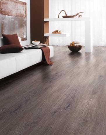Revestimento laminado amadeirado aplicado em ambiente interno
